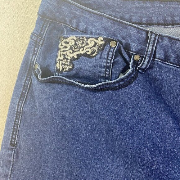 Avenue Women's Plus Size Bootcut 5 Pocket Jeans 32A - Picture 8 of 15